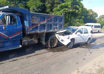 Daños materiales deja accidente