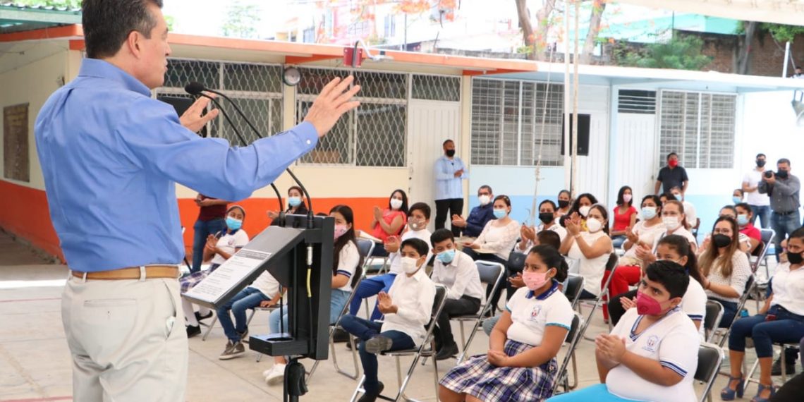Rutilio Escandón inaugura la Escuela Primaria “José María Morelos y Pavón” en Tuxtla Gutiérrez