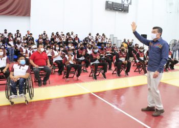 Rutilio Escandón abandera a la Delegación Chiapas que competirá en Juegos Nacionales Conade 2021