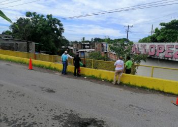 ACORDONAN Y REPARAN PUENTE DETERIORADO PARA EVITAR ACCIDENTES EN LA COLONIA SAN JOSÉ EL EDÉN