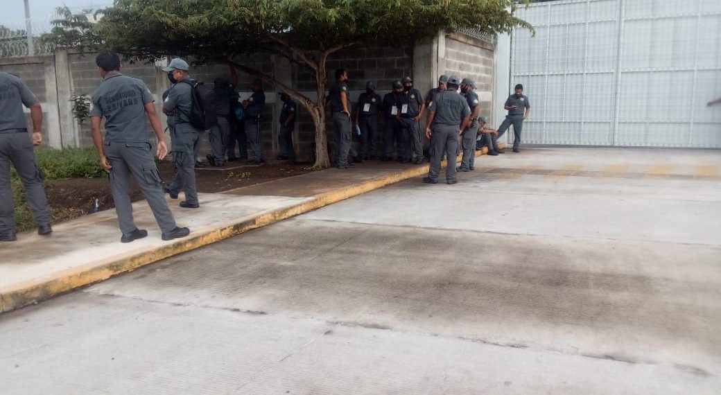 Paran labores policías de seguridad privada que resguardan el centro de justicia Federal
