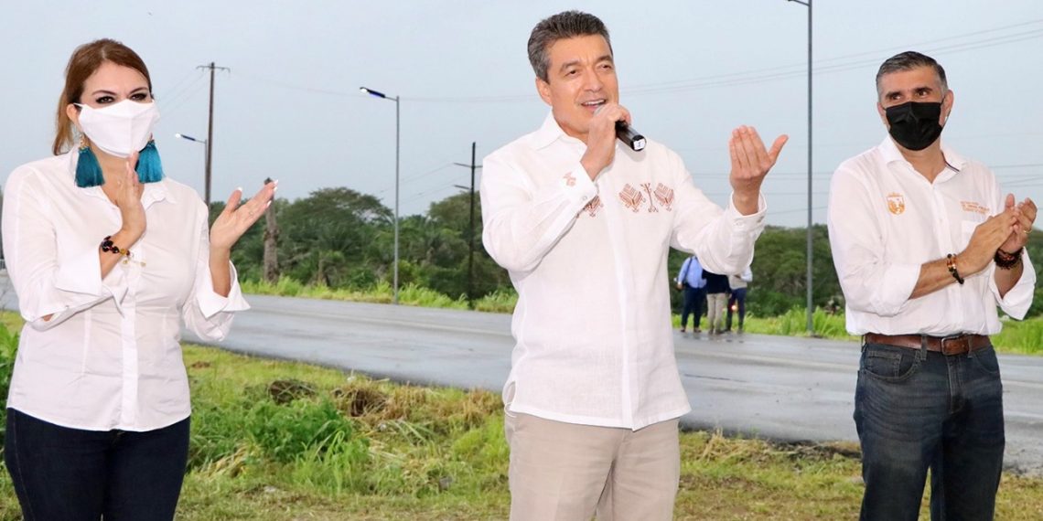 En Tapachula, Rutilio Escandón inaugura sistema de alumbrado público en el Libramiento Sur