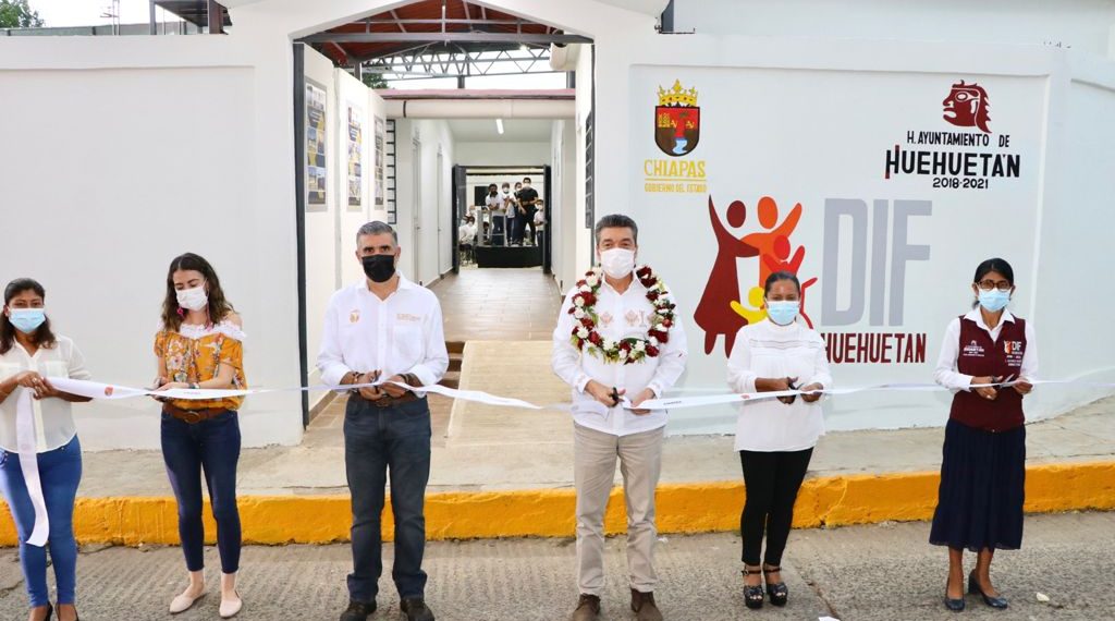 Inaugura Rutilio Escandón rehabilitación del Sistema DIF municipal en Huehuetán