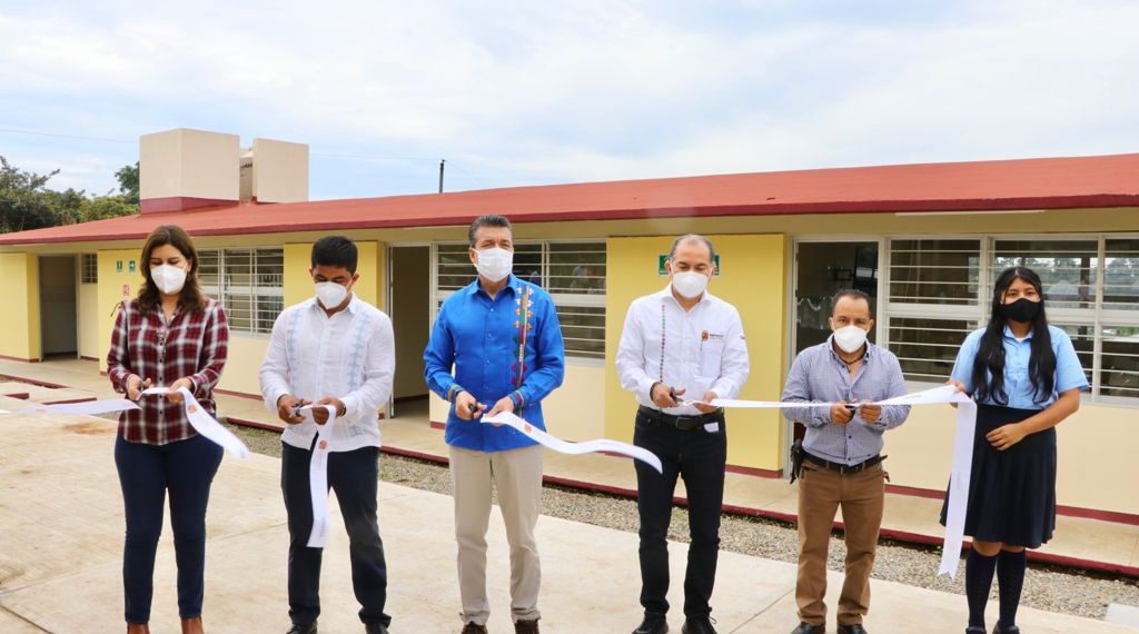 Rutilio Escandón inaugura espacios educativos en la Telesecundaria 1346 “Benito Juárez” de Cacahoatán