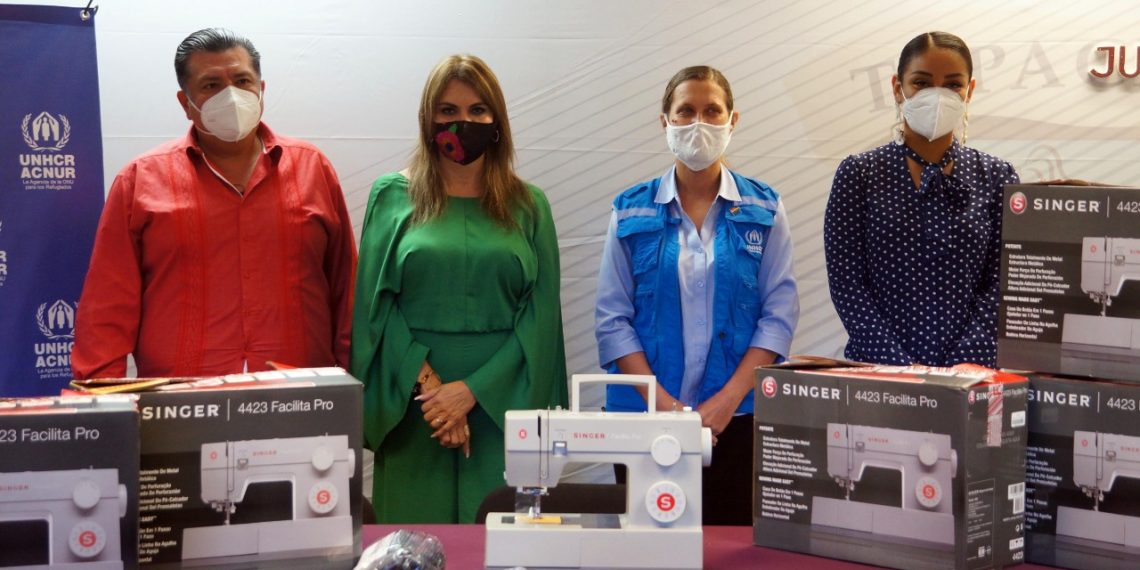 ACNUR DONÓ MÁQUINAS DE COSER AL AYUNTAMIENTO DE TAPACHULA