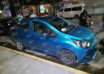 Detenido en estado de ebriedad y chocar su vehículo en la colonia Pintoresco.