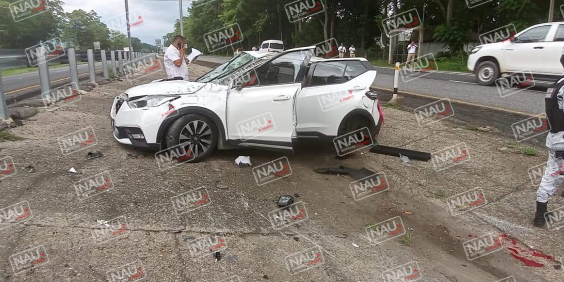 Conductora de una camioneta ocasiona percance en Huixtla.