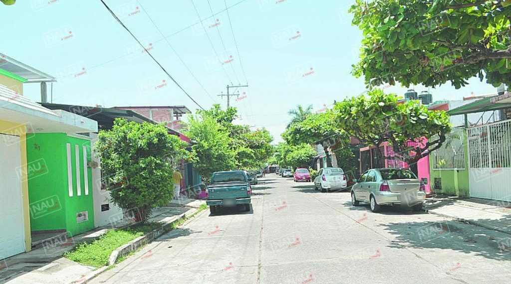 Asaltan tienda de abarrotes La Privada.