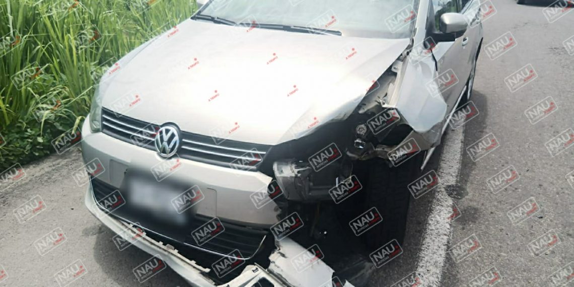 Pesado tráiler choca y huye.