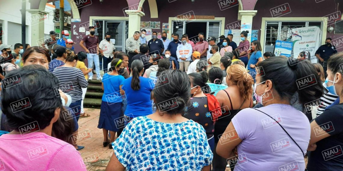 Habitantes de Unión Juárez toman alcaldía.