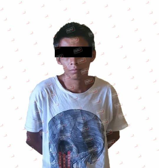 Dos presuntos vendedores de droga fueron detenidos por la policía especializada.