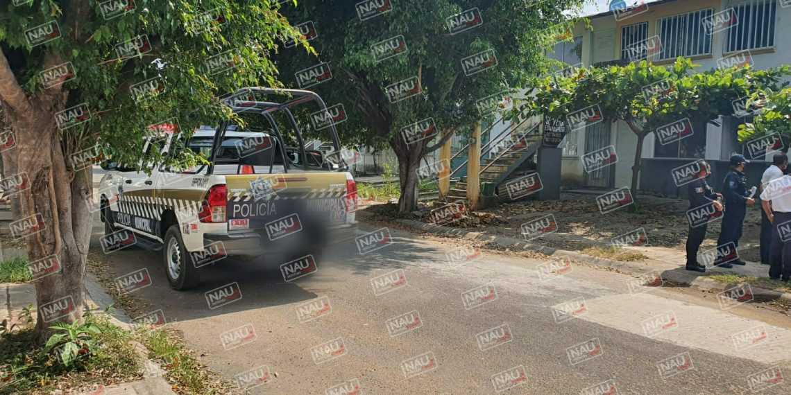 Delincuentes entran a robar a la casa de una mujer policía en Tapachula.