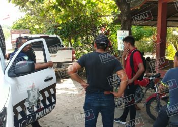 A punta de pistola se roban motocicleta.