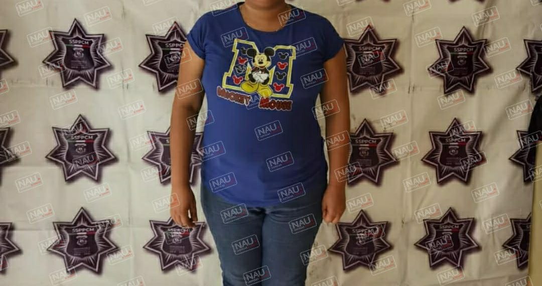 Golpeó a una mujer policía.