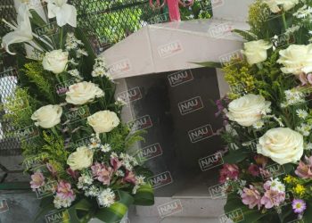 Diario entierran en el panteón jardín a una persona víctima de COVID-19.