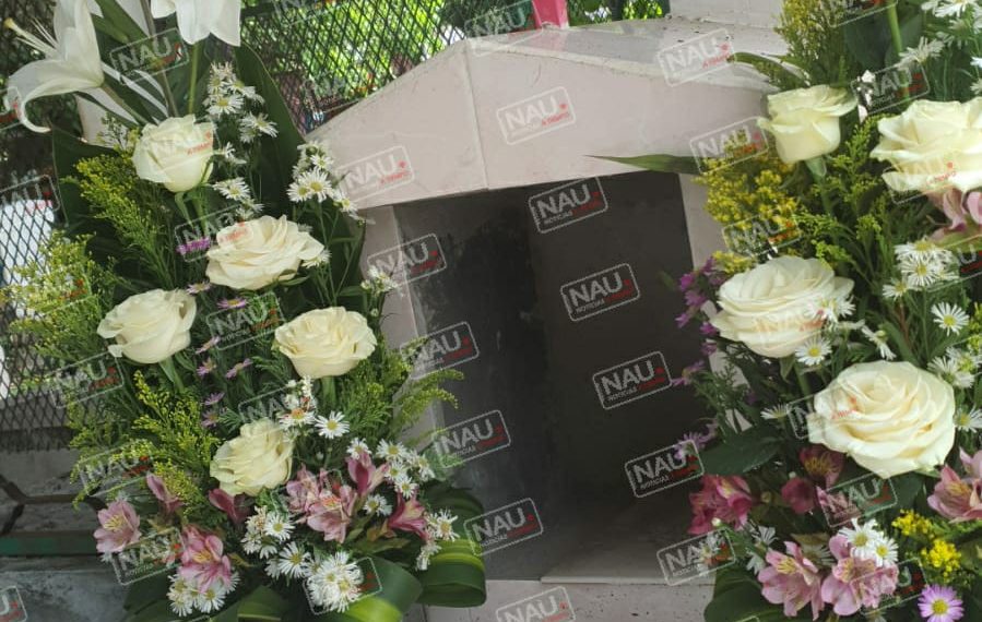 Diario entierran en el panteón jardín a una persona víctima de COVID-19.