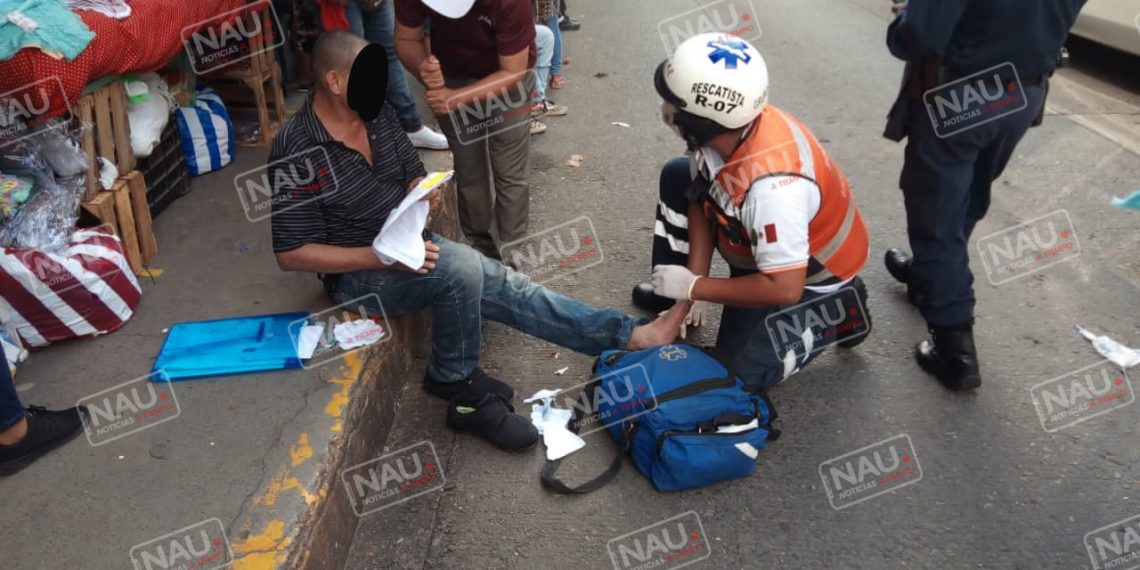 Combi atropella a hondureño