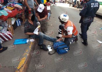 Combi atropella a hondureño