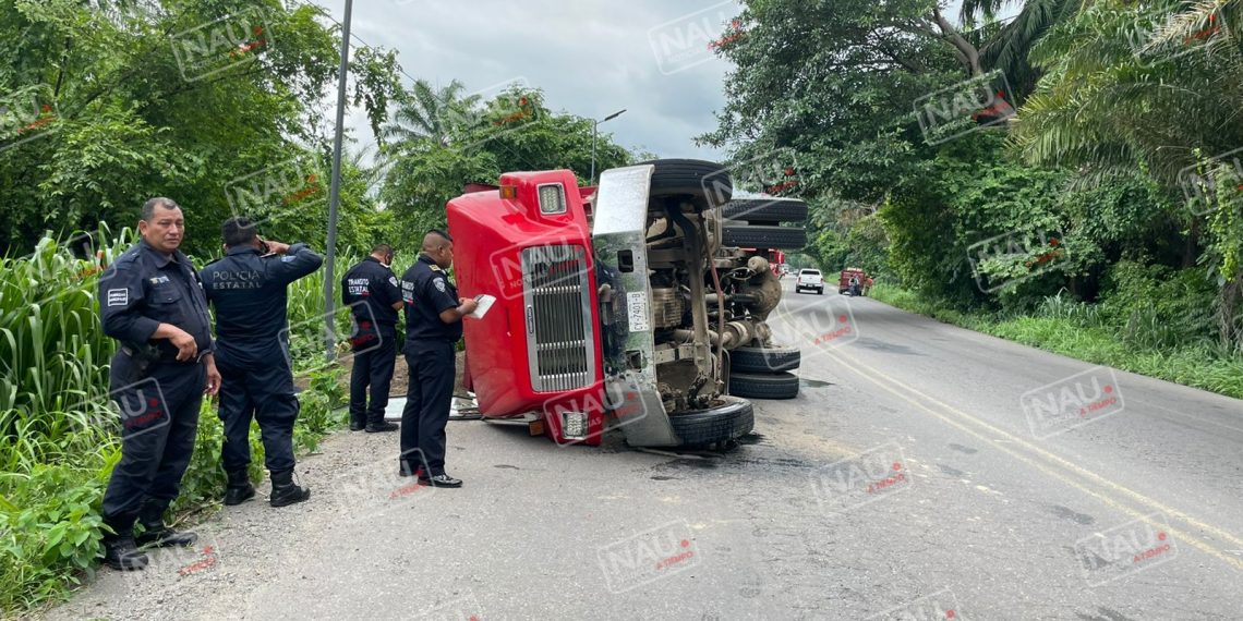 Vuelca volteo en el libramiento sur poniente