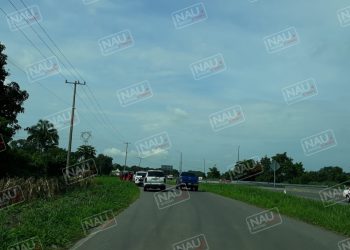 Delincuente al ver que era seguido por policías abandona motocicleta