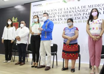 Rutilio Escandón inaugura la Sala de Medios “Mtra. Carmen Vázquez Hernández” en el Cecyte Chiapas
