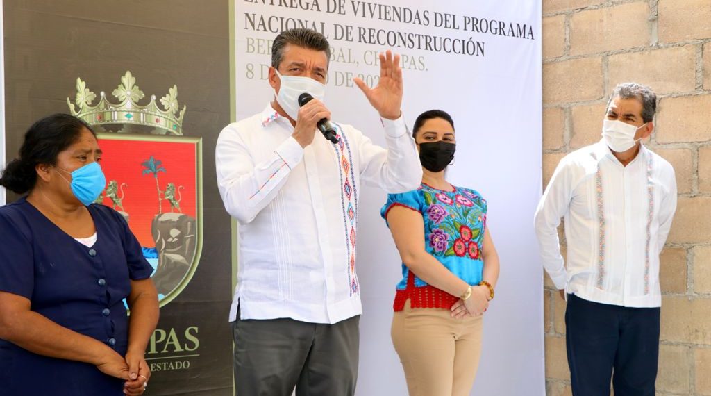 En Tuxtla Gutiérrez y Berriozábal, Rutilio Escandón entrega viviendas a población afectada por sismo
