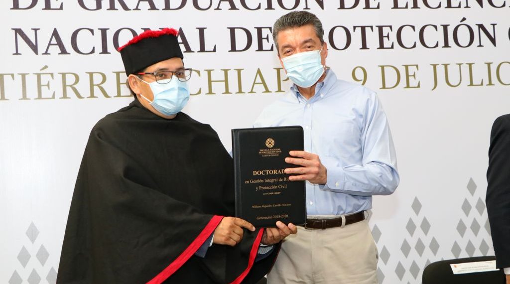 Reconoce Rutilio Escandón a graduados de la Escuela Nacional de Protección Civil Campus Chiapas