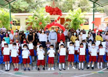 Refrenda Rutilio Escandón compromiso con la educación de la niñez y juventud chiapaneca
