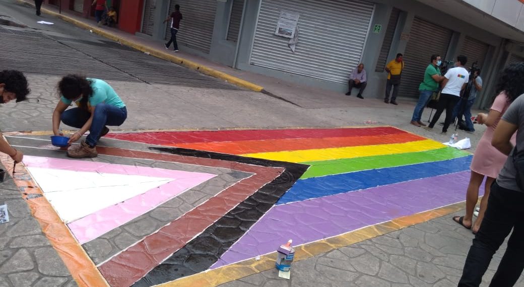 INSTALAN MURAL PEATONAL “CIUDAD ARCOIRIS: UN PASO A LA DIVERSIDAD” EN EL CENTRO DE TAPACHULA