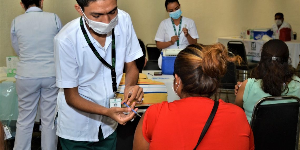 CONTINÚA VACUNACIÓN ANTICOVID EN TAPACHULA