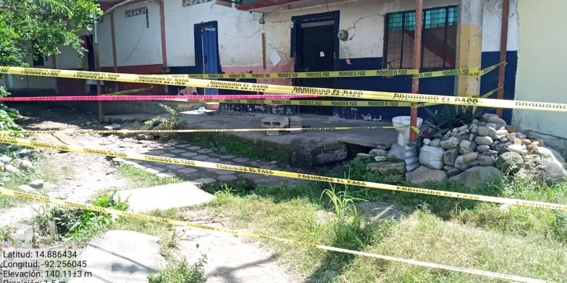 ATIENDE PROTECCIÓN CIVIL DE TAPACHULA COLAPSO DE MURO DE CONTENCIÓN Y VIVIENDAS EN EL RÍO TEXCUYUAPAN