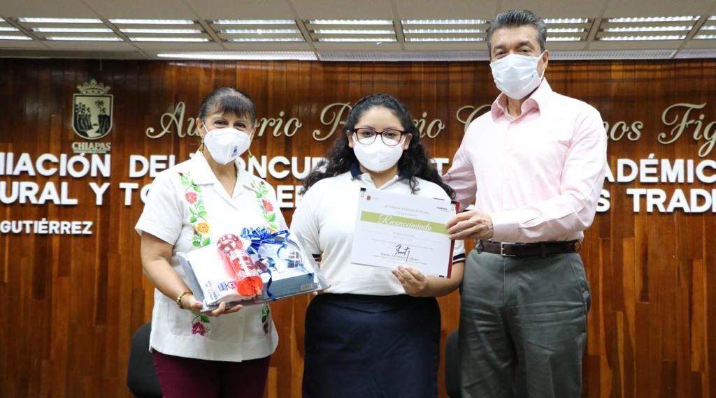 Reconocen esfuerzo de comunidad cobachense para continuar actividades pese a la pandemia