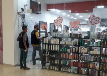 SE MANTIENEN OPERATIVOS SANITARIOS CONTRA COVID-19 EN COMERCIOS DE TAPACHULA