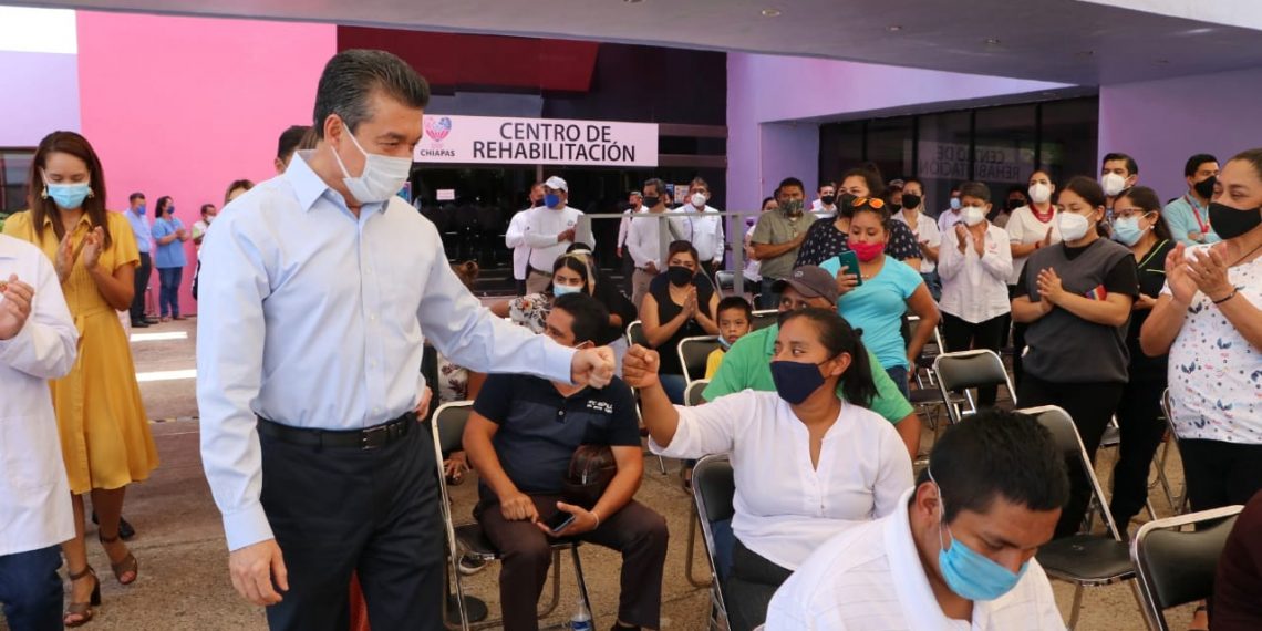 Entregan medicamentos especializados a personas carentes de seguridad social a través del DIF Chiapas