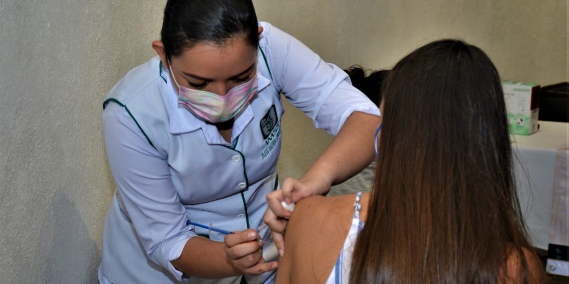 INVITAN A LA POBLACIÓN TAPACHULTECA A VACUNARSE