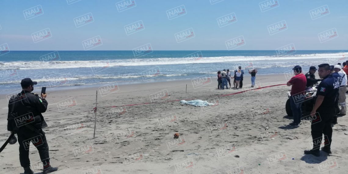 Armada de México rescata cuerpo de bañista tragado por las olas en Playa Linda.