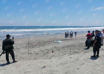 Armada de México rescata cuerpo de bañista tragado por las olas en Playa Linda.