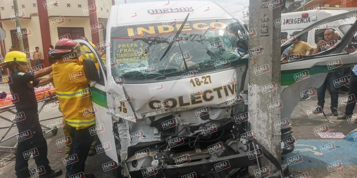 Tres lesionados deja choque de dos vehículos.