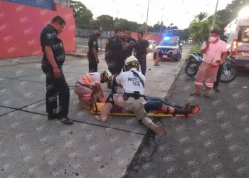 Motociclista lesionado al ser impactado por un vehículo cuyo conductor se dio a la fuga.