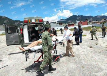 Fotos de los ocho elementos de la Guardia Nacional y de la Policía Estatal Preventiva (PEP) llevados al Hospital de Las Culturas, en San Cristóbal de Las Casas hace unos minutos, tras enfrentamiento con civiles en Chenalhó esta madrugada.