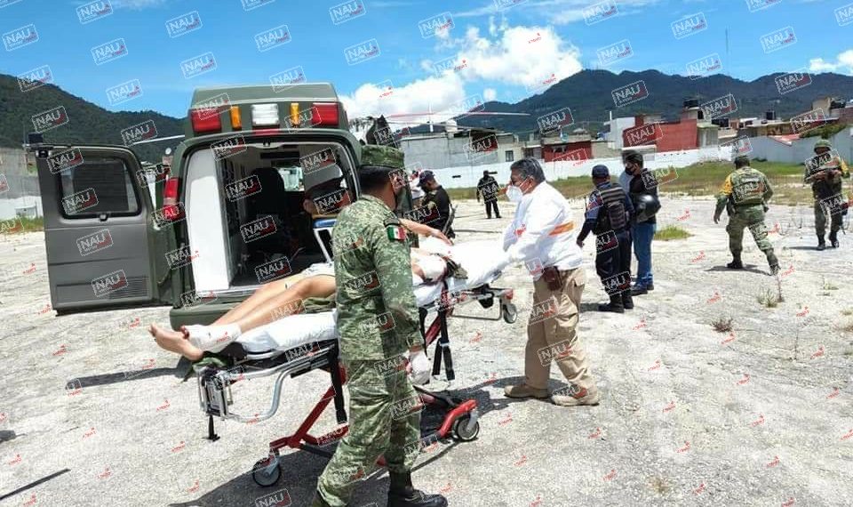 Fotos de los ocho elementos de la Guardia Nacional y de la Policía Estatal Preventiva (PEP) llevados al Hospital de Las Culturas, en San Cristóbal de Las Casas hace unos minutos, tras enfrentamiento con civiles en Chenalhó esta madrugada.