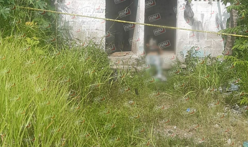 Indigente fallece en un patio baldío.