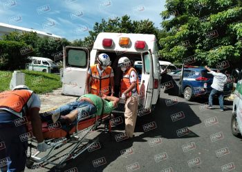 Cubano golpea a combista mexicano por pelear pasaje.