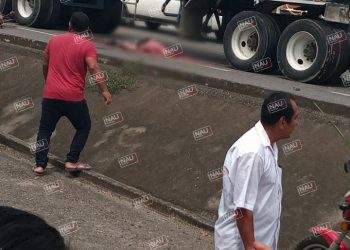 Muere señor de 74 años al pasarle encima las llantas de un tráiler cargado de aceite vegetal.
