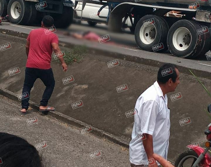 Muere señor de 74 años al pasarle encima las llantas de un tráiler cargado de aceite vegetal.