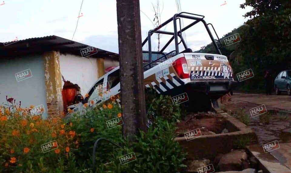 Patrulla Municipal Choca Contra Una Vivienda En Tuzantán.