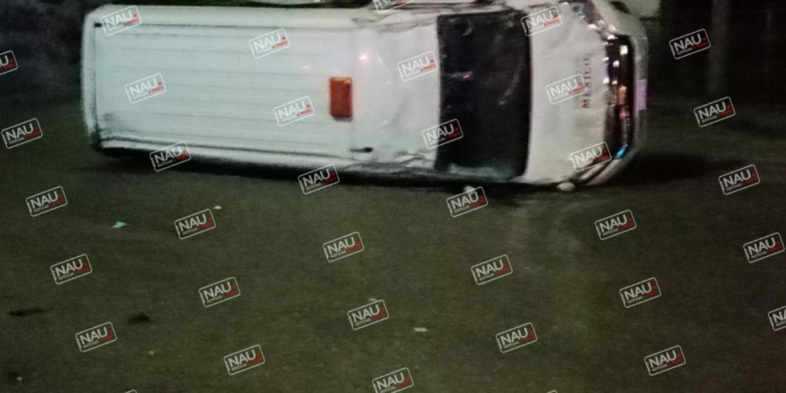 Camioneta de migración vuelca al ser chocada por otro vehículo a la altura de Sam’s Club.