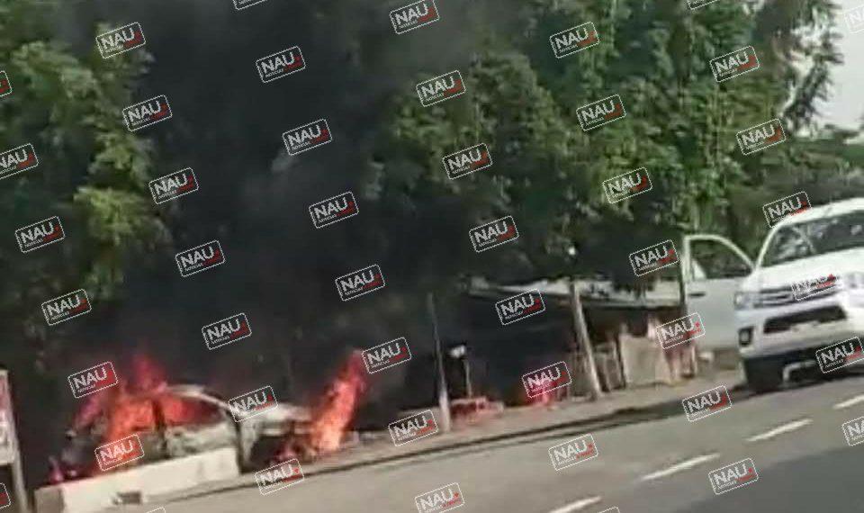 Enfrentamiento deja un vehículo INCENDIADO y 3 más con impactos de bala.