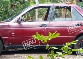 Roban vehículo a mariachi.