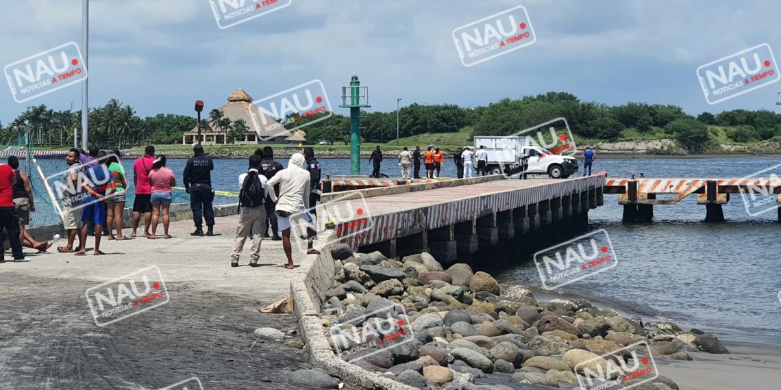 Los dos cuerpos tragados por el mar fueron rescatados por elementos del ENSAR de la armada de México.